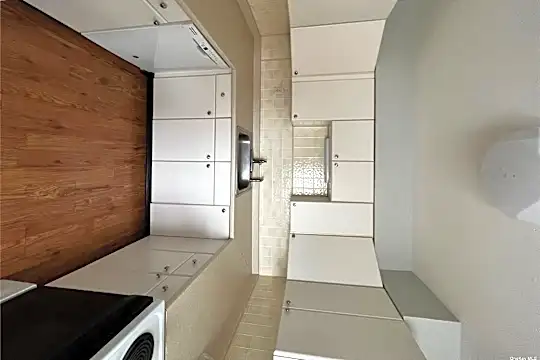 210 Oakview Ave Photo 2