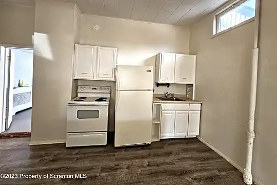 522 Main St #1ST Photo 2