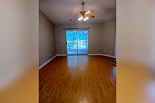130 Wesleyan Way Photo 2