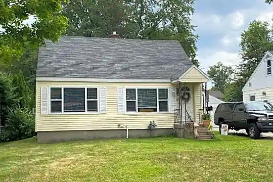 1250 Carlton Ave NE Photo 2