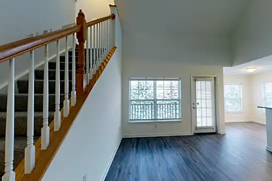 1 Inwood Dr Photo 2