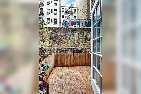 250 Mott St Photo 2