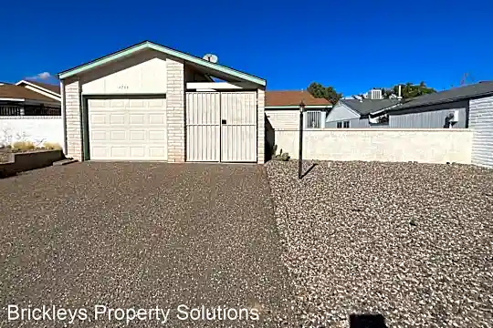 4765 Platinum Dr NE Photo 1