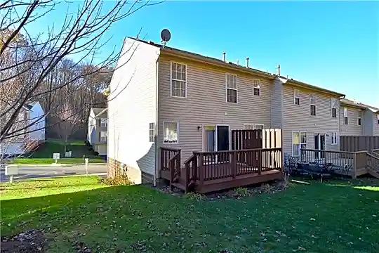665 E Village Green Blvd Photo 2