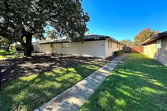328 Towne House Ln Photo 1