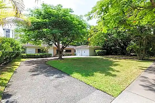 1915 S Miami Ave Photo 2