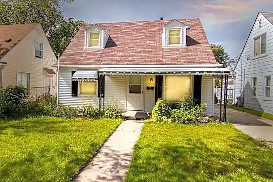 17621 Lincoln Ave Photo 2