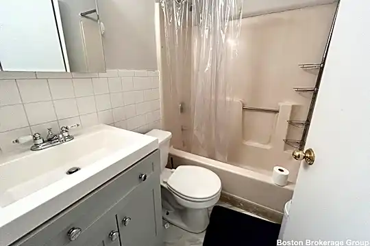 90 Hammond St Photo 2