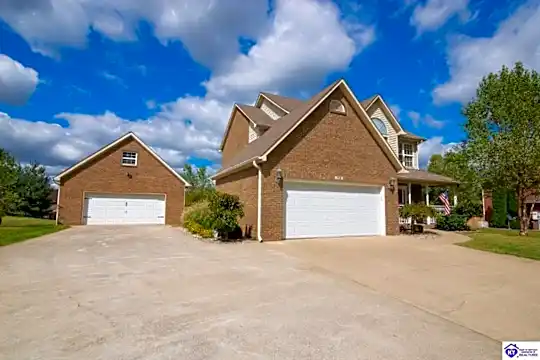 740 Pine Valley Dr Photo 2