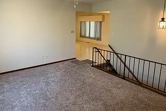 201 N Willow Dr Photo 2