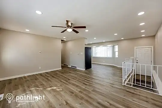 906 Arrawanna St Photo 2