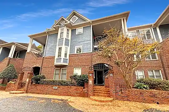 241 New Bern Pl Photo 1