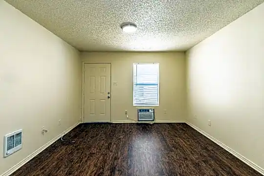 5437 Marsha Sharp Fwy W Photo 2