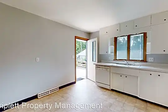 1318 Wilson Ave Photo 2