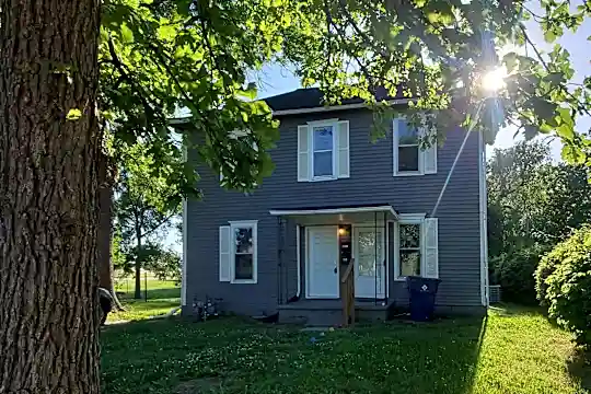 521 S Oak St Photo 1