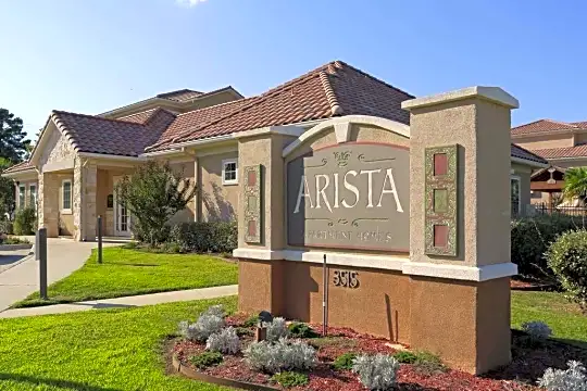 Arista Apartments Photo 1