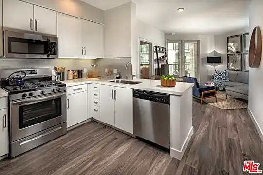 687 S Hobart Blvd #737 Photo 2