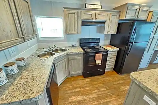 4125 Park St N #540 Photo 2