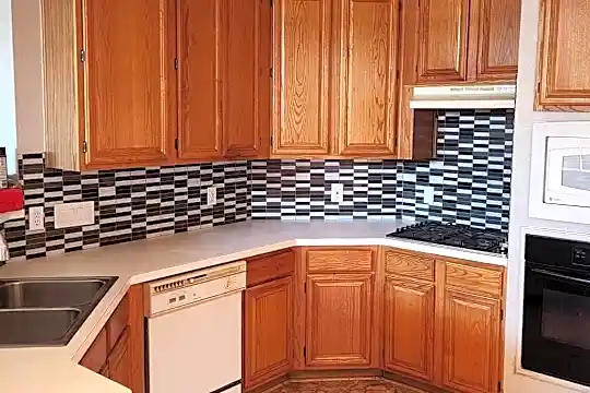 7304 Hobart Cir Photo 2