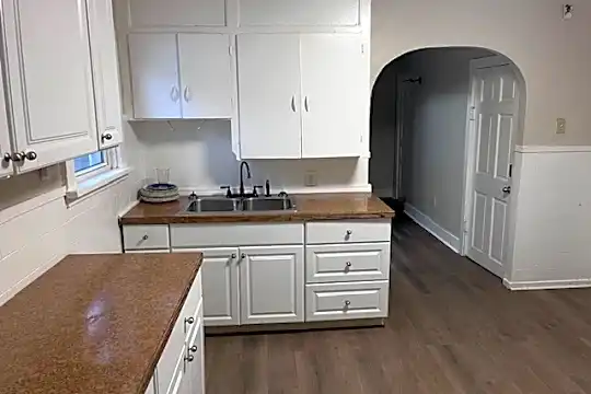 19 Bremen St Photo 1
