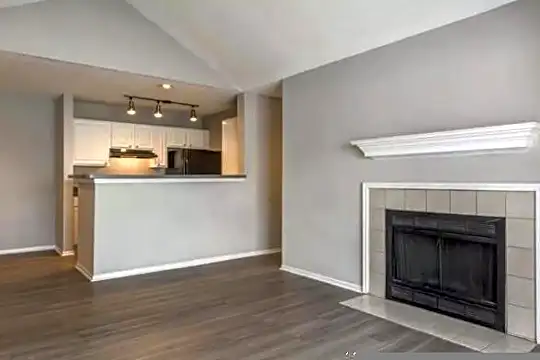 2085 Roswell Rd Photo 1