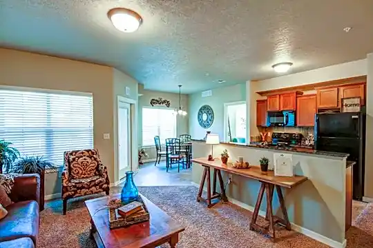 1405 S Goldking Way Photo 2