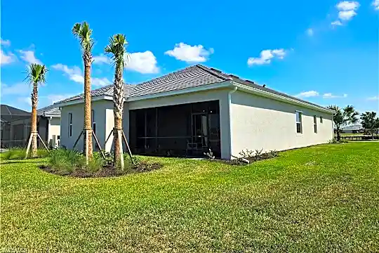 5897 Sunningdale St Photo 2