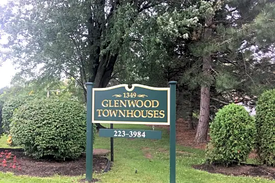 Glenwood Townhouses Photo 2
