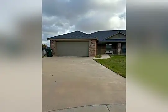 4044 Carrera Ln Photo 2