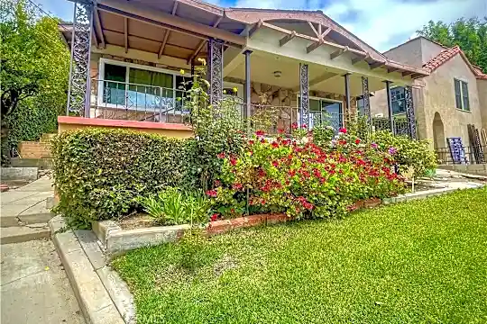 611 Isabel St Photo 2