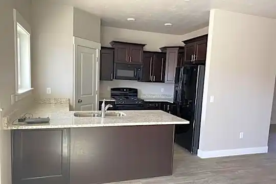 3047 N 275 E Photo 2