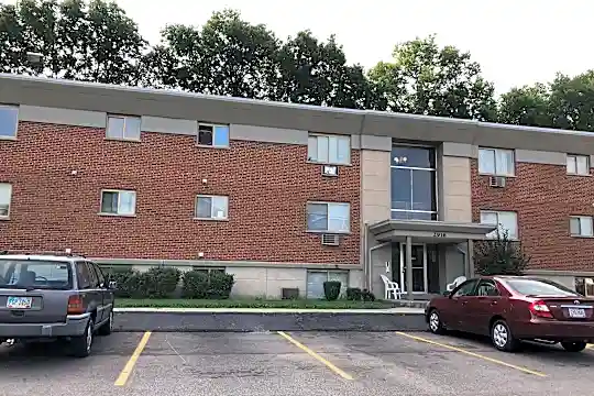 Royal Pines Apartments Photo 1