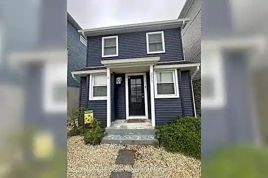 233 Hiering Ave Photo 1
