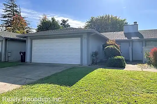 8908 La Haya Way Photo 1