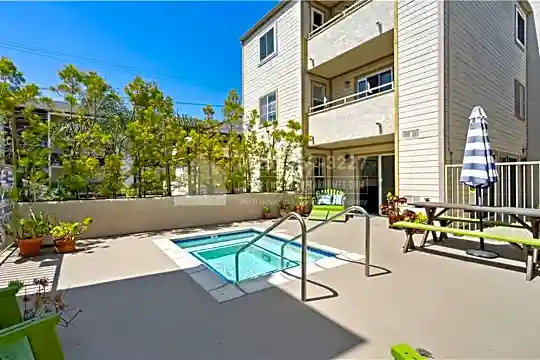 645 Chestnut Avenue 308 Photo 1