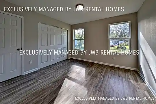 2824 Cook St Photo 2