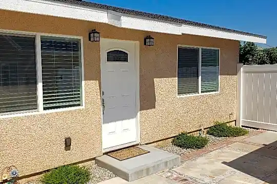 1974 S Bonita Ave #B Photo 2