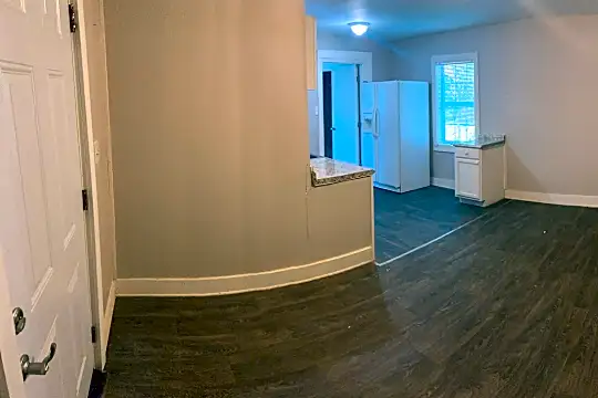 1013 Magnolia Dr NW Photo 2