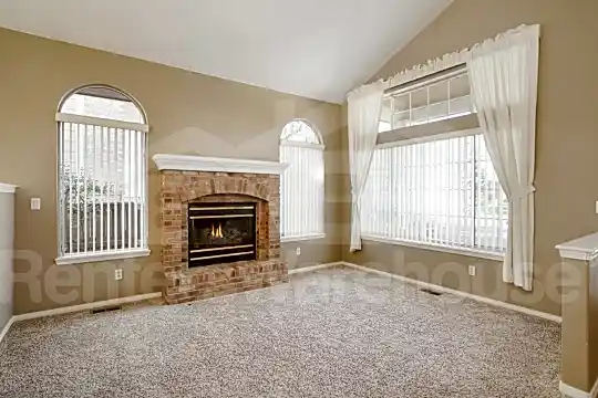 3016 White Oak Lane Photo 2