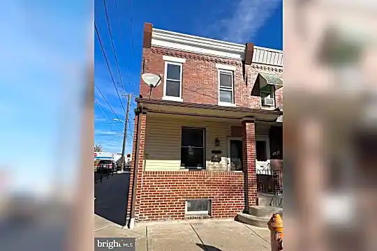 2735 E Pacific St Photo 1