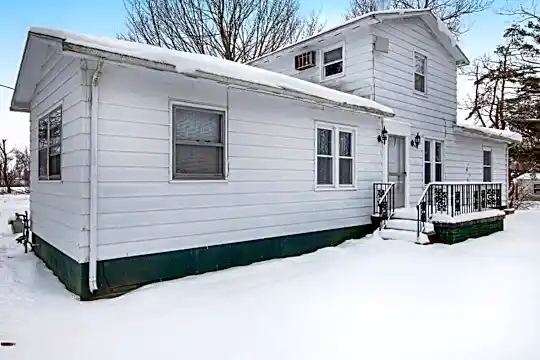224 Davis St Photo 2