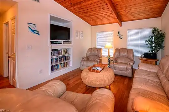 2921 Sand Bend Rd Photo 2