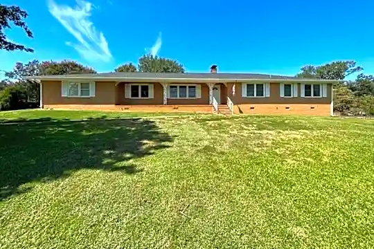 204 Wildwood Dr Photo 1