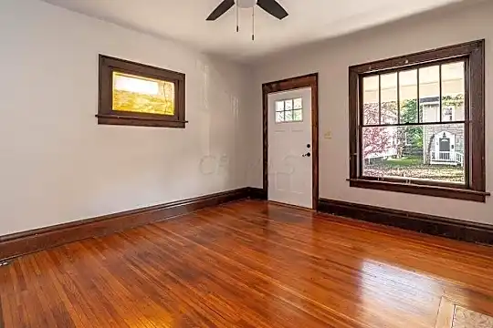 2457 Indiana Ave Photo 2