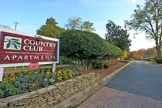 Country Club Apartments Photo 2