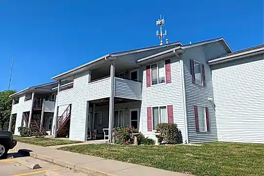 Brookfield Apartments & Townhomes Photo 1
