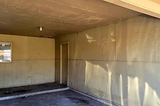 1613 38th St Photo 2