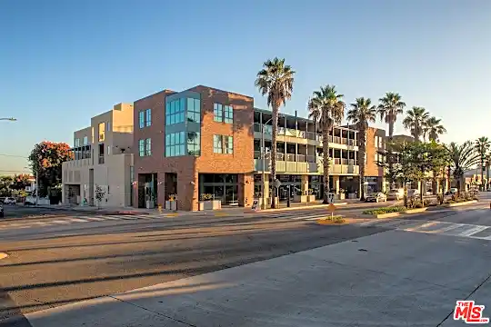 2300 Wilshire Blvd #309 Photo 1