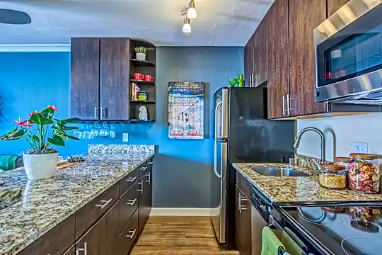 Skyline 1801 Photo 2