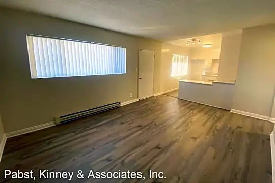 1137 Bennett Ave Photo 1